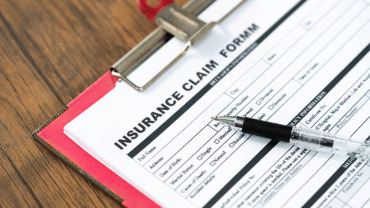 നിരാമയ ഹെൽത്ത് ഇൻഷുറൻസ് സ്കീം: ഭിന്നശേഷിയുള്ള വ്യക്തികൾക്ക്, 1 ലക്ഷം രൂപ വരെയുള്ള പരിരക്ഷയാണ് ലഭ്യമാവുക. പ്രീ-ഇൻഷുറൻസ് മെഡിക്കൽ ടെസ്റ്റിന്റെ ആവശ്യമില്ല. മരുന്നുകൾ, രോഗലക്ഷണം, ഡയഗ്നോസ്റ്റിക് ടെസ്റ്റുകൾ തുടങ്ങിയ OPD ട്രീറ്റ്മെന്റുകൾക്ക് 15,000 രൂപ ലഭിക്കും. (Image Credit: Getty Images)