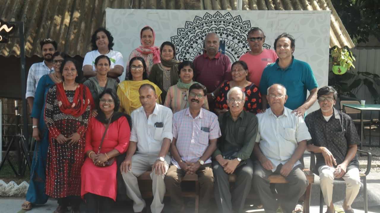 HowOldAreYou: കയാക്കിങ്, പാട്ടുകൾ, പുതിയ സൗഹൃദങ്ങൾ; വാർധക്യത്തെ നിറമുള്ളതാക്കി ഹൗ ഓള്ഡ് ആര് യൂ ക്യാമ്പ് HowOldAreYou: കയാക്കിങ്, പാട്ടുകൾ, പുതിയ സൗഹൃദങ്ങൾ; വാർധക്യത്തെ നിറമുള്ളതാക്കി ഹൗ ഓള്ഡ് ആര് യൂ ക്യാമ്പ്