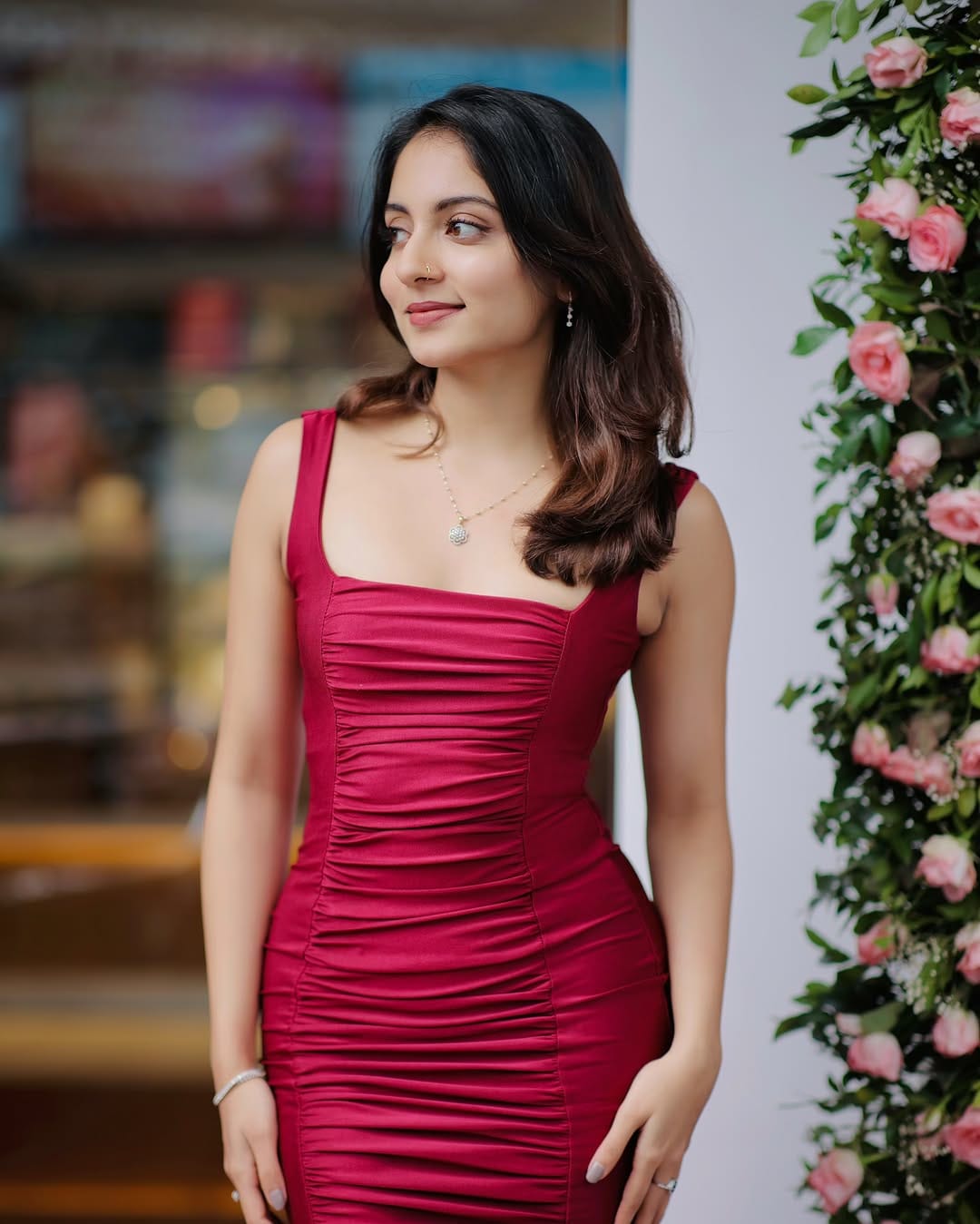 ഇപ്പോഴിതാ ഇതിനിടെ മാധ്യമങ്ങളോട് താരം പറഞ്ഞ വാക്കുകളാണ് സോഷ്യൽ മീഡിയയിൽ വൈറലാകുന്നത്. സഹോദരങ്ങളിൽ തനിക്കാണ് ഏറ്റവും കുറവ് ഫാൻസ് എന്നാണ് ഇഷാനി പറയുന്നത്. സൗന്ദര്യത്തിന്‍റെ പേരില്‍ ഞങ്ങൾക്കിടയിൽ അടി ഉണ്ടാകാറില്ലെന്നും സോഷ്യൽ മീഡിയയിൽ വരുന്ന കമന്റുകൾ വായിക്കാറില്ലെന്നും ഇഷാനി കൂട്ടിച്ചേർത്തു. 
