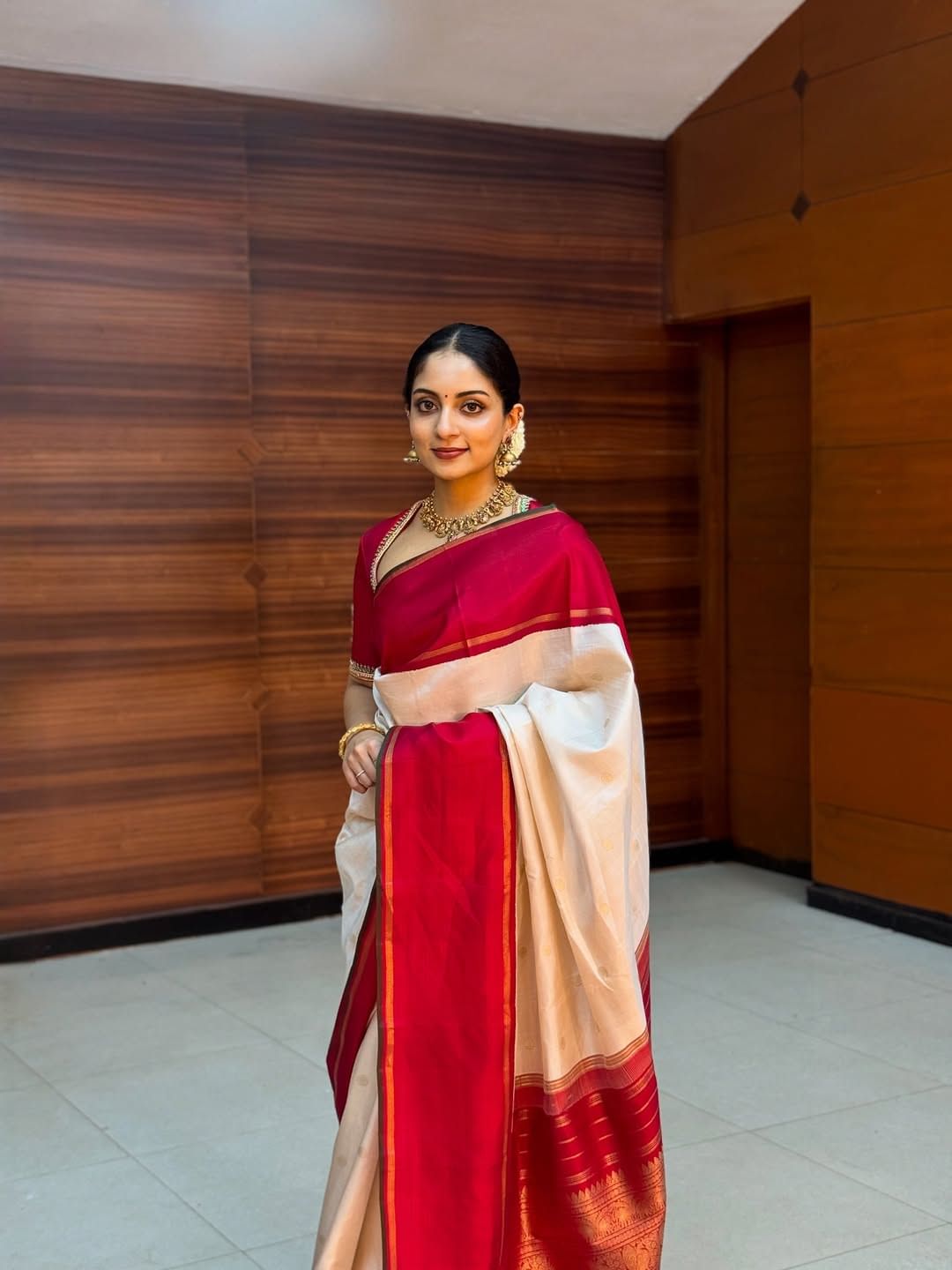 സഹോദരിമാരിൽ ആരാണ് ഓമിയെ ഏറ്റവും കൂടുതൽ കെയർ ചെയ്യുന്നത് എന്ന ചോദ്യത്തിന് മുൻപ് ദിയ കൃഷ്ണ മറുപടി നൽകിയിരുന്നു.  എല്ലാവർക്കും ഒരുപോലെ അവനെ എടുക്കാനും കളിപ്പിക്കാനും കൂടെയിരിക്കാനുമൊക്കെ ഇഷ്ടമാണെന്നാണ് അന്ന്  ദിയ പറഞ്ഞത്.