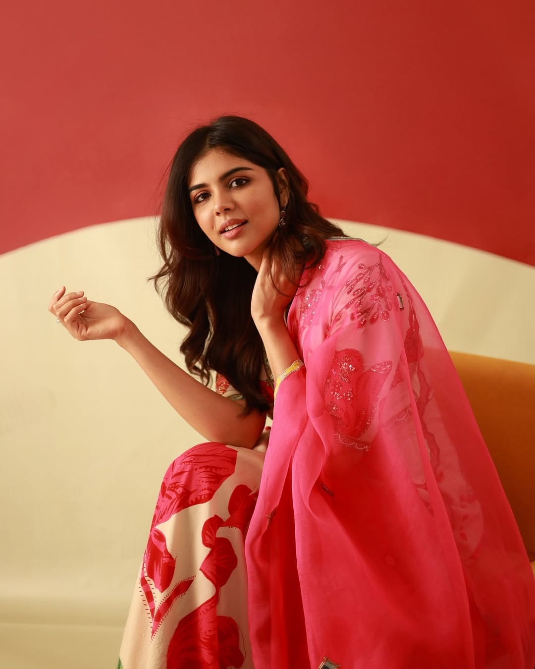 ചിത്രം പുറത്തിറങ്ങി ആദ്യ ദിനം മുതൽ മികച്ച പ്രേക്ഷക പ്രതികരണങ്ങളാണ് ലഭിച്ചുകൊണ്ടിരിക്കുന്നത്. കല്യാണിയുടെ കരിയറിലെ തന്നെ ഏറ്റവും മികച്ച ചിത്രമായി മാറിയിരിക്കുകയാണ് ലോക. ചിത്രത്തിൽ ചന്ദ്ര എന്ന കഥാപാത്രത്തെയാണ് താരം അവതരിപ്പിക്കുന്നത്.