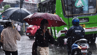Kerala Rain Alert: ചക്രവാതചുഴി! വരുന്നത് അതിശക്തമായ പേമാരി; മൂന്ന് ജില്ലകളിൽ നാളെ റെഡ് അലർട്ട്