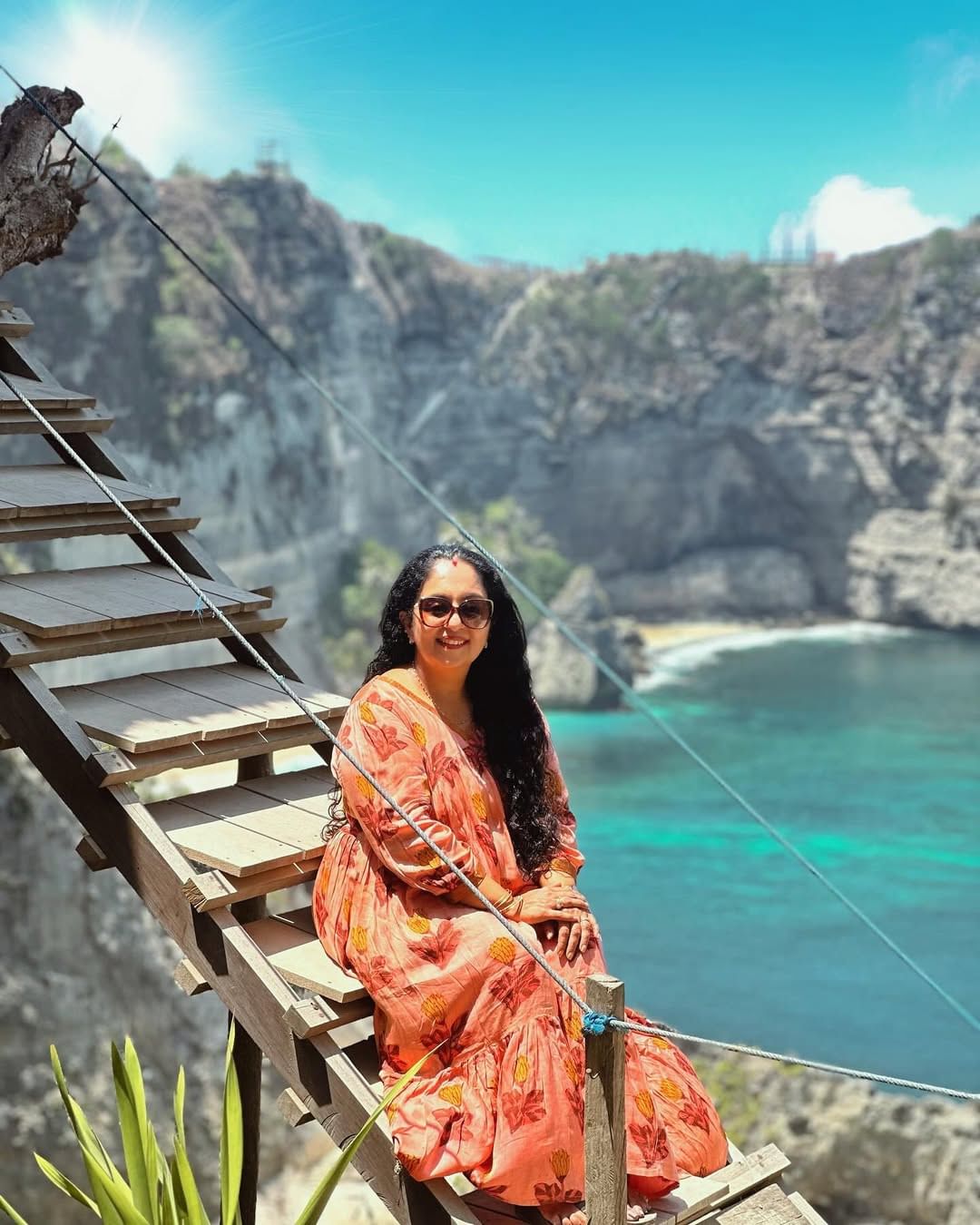 വൈകാതെ ഇരുവർക്കും നാല് പെൺമക്കൾ ജനിച്ചു.ആരുടേയും പിന്തുണ ഇല്ലാതെയാണ് നാല് പെൺമക്കളേയും സിന്ധു വളർത്തിയത്.നോ കരിയർ ബിൽഡ് ചെയ്യാനോ ശ്രമിക്കാതിരുന്നതിൽ നഷ്ടബോധം തോന്നുന്നുവെന്ന് പറയുകയാണ് സിന്ധു. പഠിക്കാൻ മിടുക്കിയായിരുന്നുവെന്നാണ് സിന്ധു പറയുന്നത്.