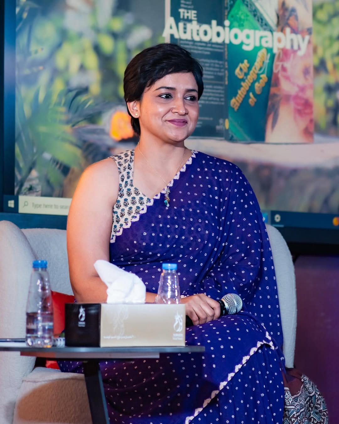 ഇപ്പോഴിതാ തന്റെ പൂർവജന്മങ്ങളെക്കുറിച്ച് താരം പറഞ്ഞ വാക്കുകളാണ് സോഷ്യൽ മീഡിയയിൽ വൈറലാകുന്നത്. ഓട്ടോബയോ​ഗ്രഫി ഓഫ് ​ഗോഡസ് എന്ന പുസ്തകം എഴുതാമെന്ന് കരുതിയെങ്കിലും ഇത് വേണ്ടെന്ന് വെച്ചിരിക്കുകയാണെന്ന് ലെന പറയുന്നു. 

