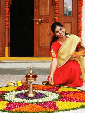 പൂക്കളം  ഒരുക്കേണ്ടത് എങ്ങനെ? അറിയാം