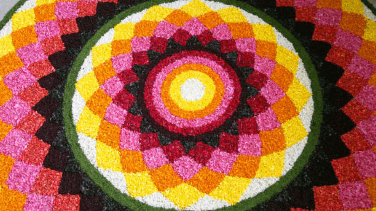 അത്തം പിറന്ന് തൊട്ടടുത്ത ചിത്തിര നക്ഷത്രം ഇരട്ടിക്കുന്നതാണ് കാരണം. ബുധനാഴ്‌ച അറുപത് നാഴിക പിന്നിട്ടിട്ടും അടുത്ത ദിവസം അഞ്ചേമുക്കാൽ നാഴിക തുടരുന്നതു കൊണ്ടാണ് ഇങ്ങനെ വരുന്നത്. (Image Credit: Getty Images)