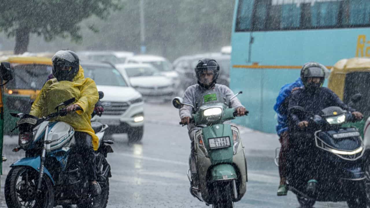 Kerala Rain Alert: ഇപ്പോഴത്തെ മഴ തിങ്കളാഴ്ച വരെ... ഓണം മുഴുവൻ വെള്ളത്തിലാകില്ല