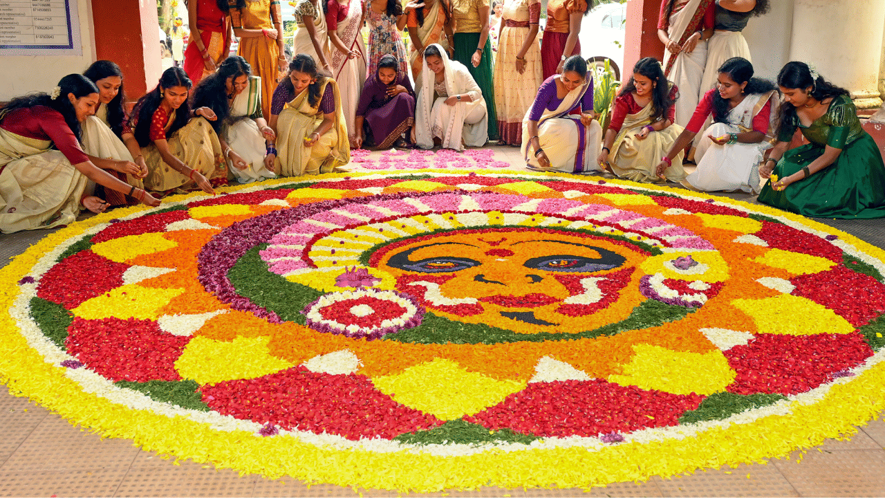 തൃക്കേട്ട നാളുകളിൽ പൊതുവെ വിദ്യാലയങ്ങൾ അവധി ആയതിനാൽ പണ്ടത്തെ ഓണക്കളികളുമായി കുട്ടിപട്ടാളങ്ങളും തിരക്കിലായിരിക്കും. കുഴിപ്പന്ത് കളി, കിളിത്തട്ട്, കബഡി തുടങ്ങി കളികൾ നിരവധി. (Image Credit: PTI)