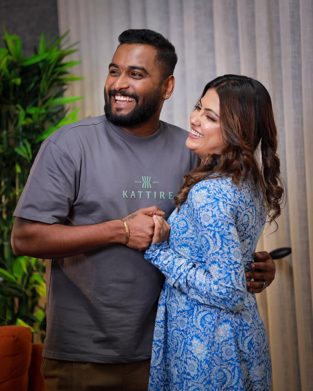 നാളെ ഒരു ദിവസം ഇപ്പോൾ നമ്മൾ നോക്കുന്നതിനേക്കാൾ പത്തിരട്ടി നന്നായി തിരിച്ചു നോക്കാൻ പറ്റും എന്ന വിശ്വാസമുണ്ട്. അല്ലാതെ എല്ലാം അവൾ നോക്കിക്കോളും എന്ന ചിന്തയിലല്ലെന്നും രാ​ഹുൽ പറയുന്നു
