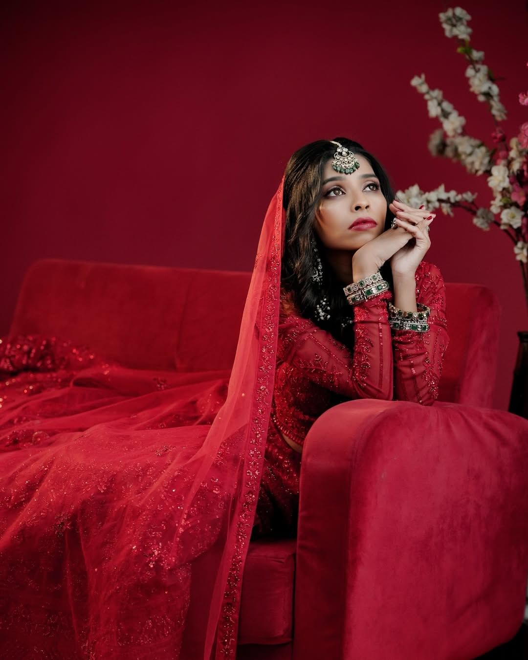 ഇതിനു താഴെ രേണു സുധിയെ സപ്പോർട്ട് ചെയ്തു കൊണ്ട് നിരവധി പേർ എത്തുന്നുണ്ട്. നിങ്ങളുടെ വില നിങ്ങളാണ് നിശ്ചയിക്കേണ്ടത്. സ്വയം മാർക്കറ്റ് ചെയ്യാൻ അറിയണം. രേണു പറഞ്ഞതിൽ ഒരു തെറ്റുമില്ല. ഇപ്പോൾ മാത്രമേ കാശ് ഉണ്ടാക്കാൻ പറ്റു എന്നിങ്ങനെയാണ് ആളുകളുടെ പ്രതികരണം.(Photo: Instagram)