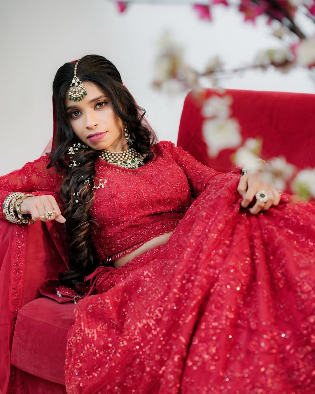 മാത്രമല്ല ബിഗ്ബോസിൽ പോയിട്ട് ചേച്ചിക്ക് വലിയ രീതിയിൽ ഗെയിം ഒന്നും കളിച്ചിട്ടില്ല. ബിഗ് ബോസിൽ ടോപ് ഫൈവിൽ പോലും രേണു ചേച്ചി എത്തിയിട്ടില്ല. പിന്നെ എന്തിനാണ് ഇങ്ങനെ കാശ് കൂടുതൽ ഒക്കെ ചോദിക്കുന്നത് എന്നാണ് അലിൻ ചോദിച്ചത് എന്ന് രേണു പറഞ്ഞു. ഒരു ഓൺലൈൻ മീഡിയയ്ക്കാണ് രേണു പ്രതികരണം നൽകിയത്. (Photo: Instagram)