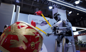 Robot Mall: അടിപൊളി റോബോട്ടുകൾ വിൽക്കാനുണ്ടേ…, ആദ്യ റോബോട്ട് മാളുമായി ചൈന