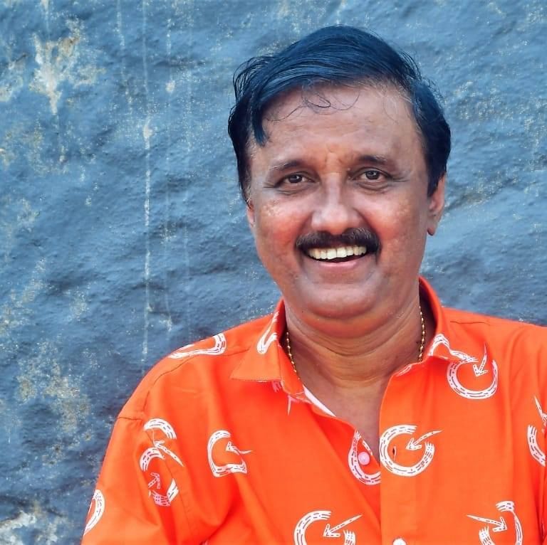 എന്നാൽ ബി​ഗ് ബോസിനെതിരെ വ്യാപക വിമർശനമാണ് ഉയരുന്നത്.  ഇത് സമൂഹത്തിൽ മോശം സ്വാധീനം ഉണ്ടാക്കുന്നുവെന്നാണ്  പ്രധാനമായി ഉയരുന്ന വിമർശനം. ഇപ്പോഴിതാ ഈ വിഷയത്തിൽ പ്രതികരിച്ച് രം​ഗത്ത് എത്തിയിരിക്കുകയാണ് സംവിധായകൻ ശാന്തിവിള ദിനേശ്.