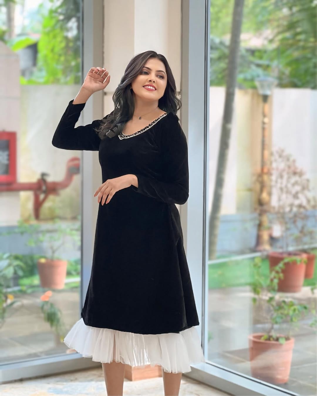 അനുമോളുടെ കരച്ചിൽ സിംപതി പിടിച്ചു പറ്റാനാണോ എന്ന ചോദ്യങ്ങളോട് പ്രതികരിക്കുകയായിരുന്നു ശ്രീവിദ്യ. അനുമോൾ പൊതുവേ കുറച്ച് ഇമോഷണൽ ആണെന്നാണ് ശ്രീവിദ്യ പറയുന്നത്.  പെട്ടെന്ന് വിഷം വരുമെന്നും താനും അങ്ങനെയാണെന്നാണ് താരം പറയുന്നത്.