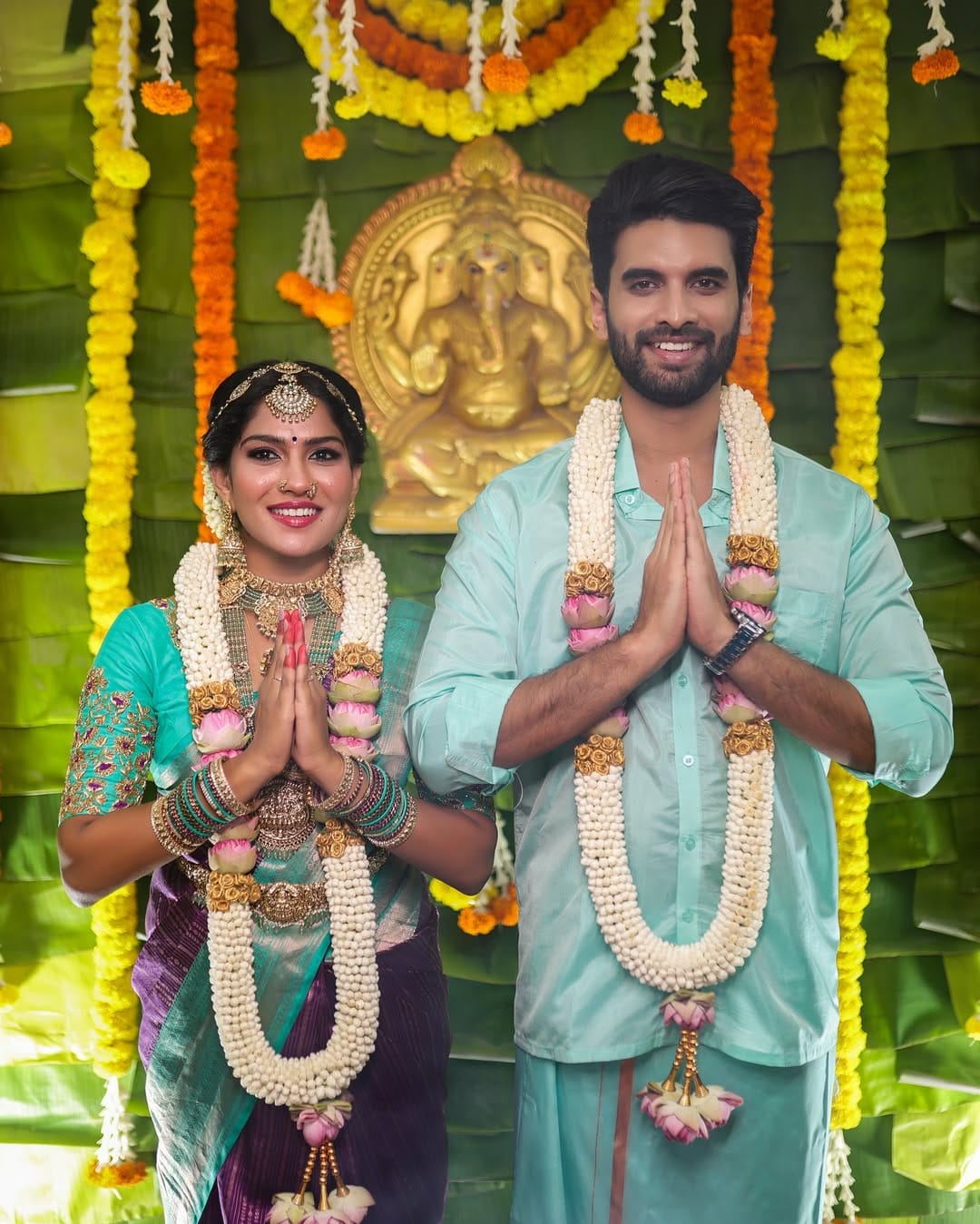 താന്‍ കല്യാണം കഴിച്ചത് തന്നെ സിന്ദൂരം ഇടാനാണെന്നാണ് നടി പറയുന്നത്. തന്നെ ആളുകള്‍ കളിയാക്കുന്നത് കുലസ്ത്രീയെന്നാണ്. തനിക്ക് ആ വാക്ക് ഇഷ്ടമാണ്. കുലസ്ത്രീയാകാന്‍ തനിക്കിഷ്ടമാണ്. നീളത്തില്‍ സിന്ദൂരമിടാനാണ് തനിക്കിഷ്ടം. ഐതീഹ്യം അങ്ങനെയാണ്. 
