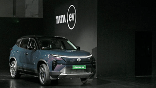 BTS V: 25 വർഷത്തെ യാത്ര, ചിത്രങ്ങൾ പങ്കുവെച്ച് ബിടിഎസ് താരം; ഏറ്റെടുത്ത് ആരാധകരും