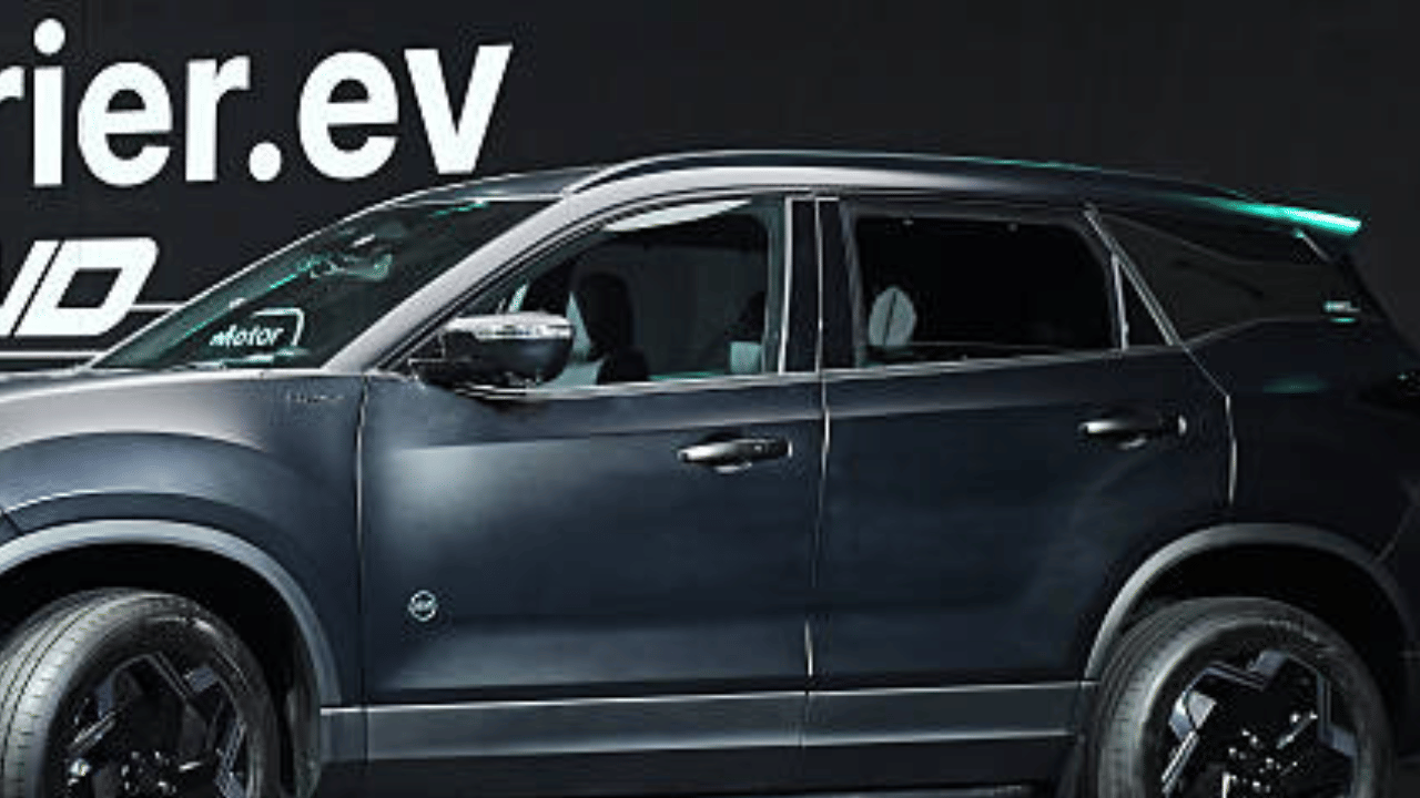 ഓണം ബുക്കിങ്ങുകൾക്ക് മുൻഗണനാ ഡെലിവറിയും പാസഞ്ചർ, ഇലക്ട്രിക് വാഹനങ്ങൾക്ക് 2,00,000 രൂപ വരെയുള്ള പ്രത്യേക ആനുകൂല്യങ്ങളുമാണ് വാഗ്ദാനം ചെയ്യുന്നത്. ധനകാര്യ സ്ഥാപനങ്ങളുമൊത്ത് നിരവധി വായ്പ സ്കീമുകളും ലഭ്യമാക്കുന്നുണ്ട്. (Image Credit: Getty Image)