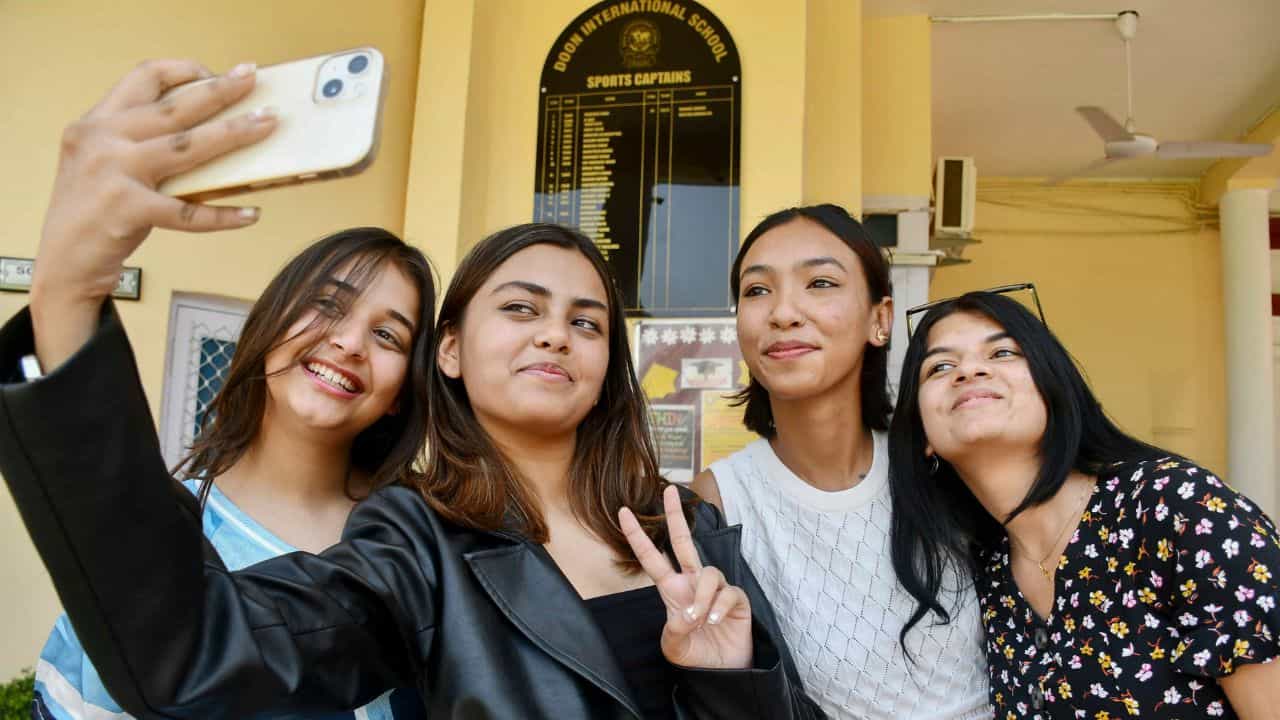 US green card : ഗ്രീൻ കാർഡ് ബാക്ക്ലോഗ് ഒഴിവാക്കാൻ 20,000 ഡോളർ ഫീസ്, പുതിയ ബില്ല് എത്തി