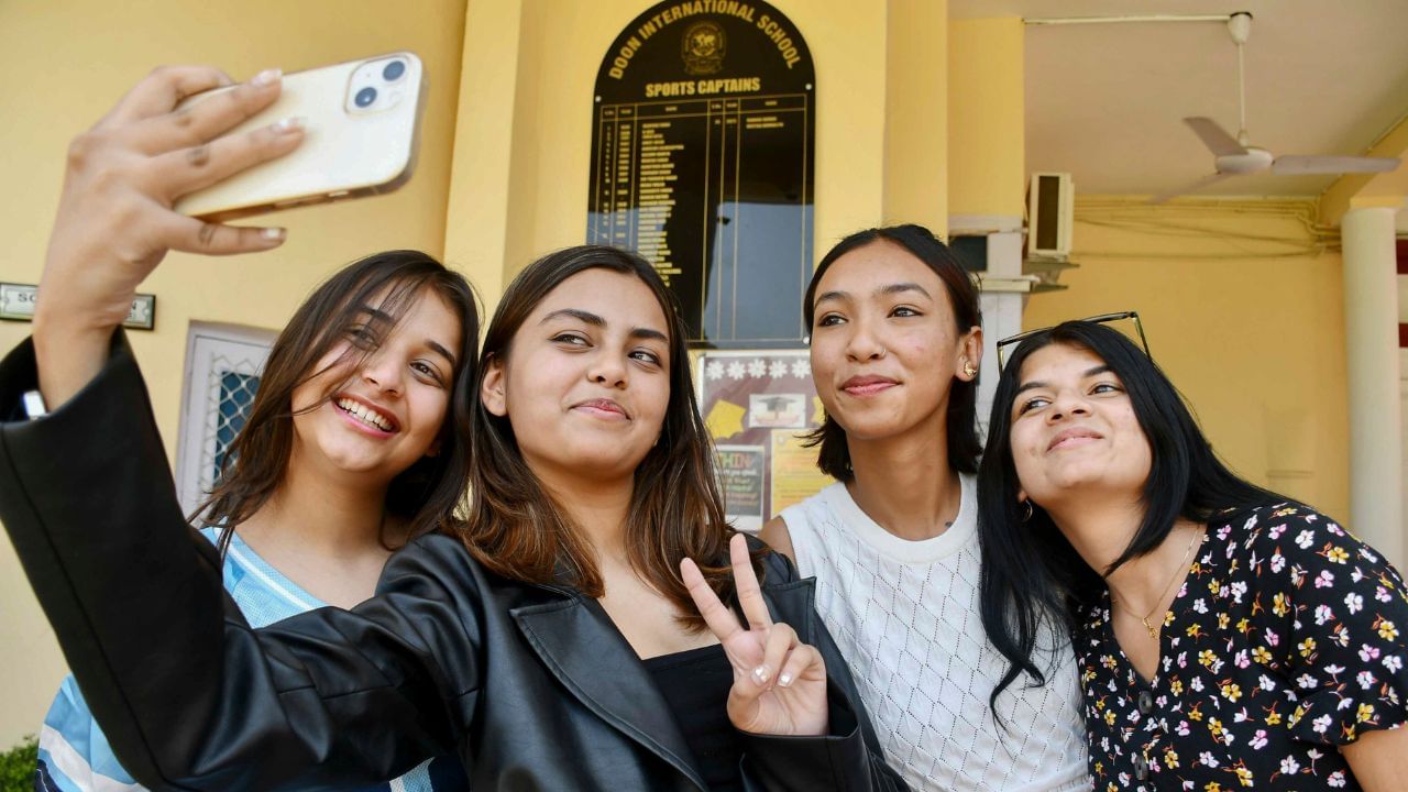 US green card : ഗ്രീൻ കാർഡ് ബാക്ക്ലോഗ് ഒഴിവാക്കാൻ 20,000 ഡോളർ ഫീസ്, പുതിയ ബില്ല് എത്തി