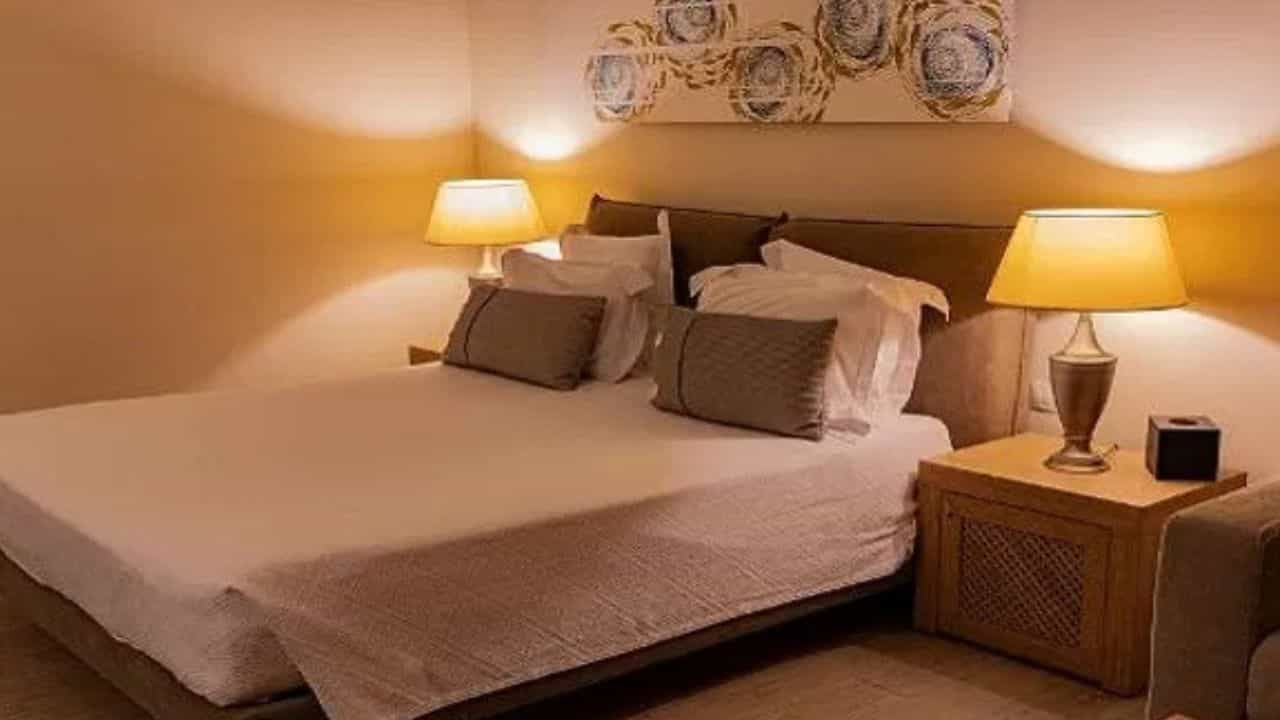 Effective Ways to Remove Musty Odours: മഴ തുടങ്ങിയാൽ വീടിനുള്ളിൽ ദുർ​ഗന്ധമുണ്ടോ? പരിഹാരമുണ്ട്