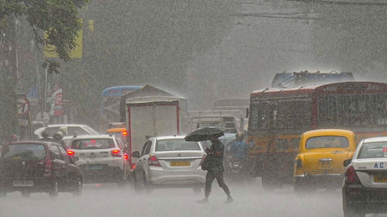 രാജ്യത്തുടനീളം മൺസൂൺ ഇപ്പോഴും സജീവമാണ്. ഇന്ത്യയിലെ പല സംസ്ഥാനങ്ങളിലും കനത്ത മഴയാണ് പെയ്തു കൊണ്ടിരിക്കുന്നത്.