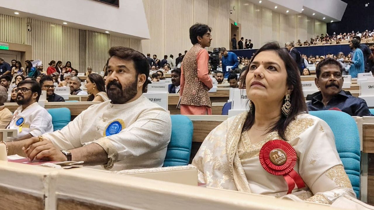 40 വർഷത്തിലേറെയായി മലയാള സിനിമയിൽ സജീവമായ മോഹൻലാൽ, വില്ലനായി അരങ്ങേറ്റം കുറിച്ച ശേഷം മലയാള സിനിമയുടെ നെടുന്തൂണായി മാറി. ഇതിനുമുമ്പ് അഞ്ച് ദേശീയ പുരസ്കാരങ്ങളും, പത്മശ്രീ (2001), പത്മഭൂഷൺ (2019) എന്നീ ബഹുമതികളും അദ്ദേഹത്തിന് ലഭിച്ചിട്ടുണ്ട്.