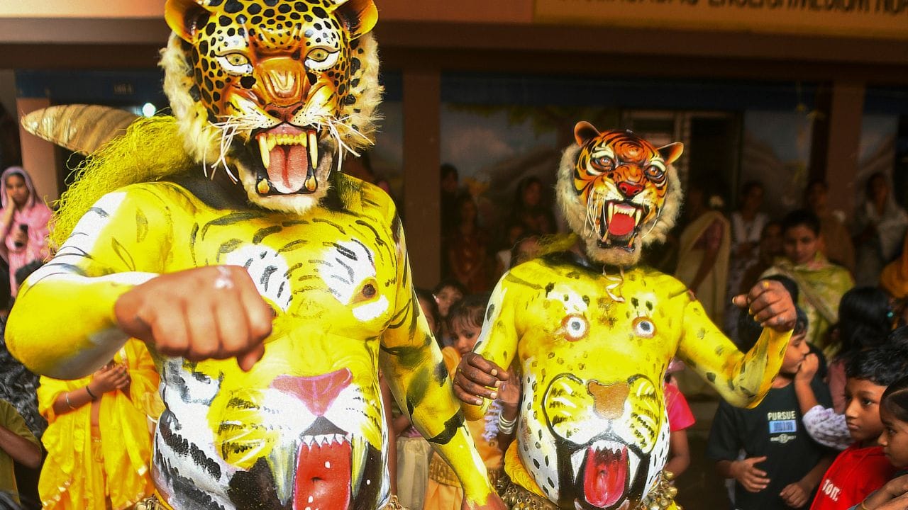 ഏവർക്കും സമ്പദ് സമൃദ്ധി നിറഞ്ഞ മൂലം ദിന പൊന്നോണ ആശംസകൾ