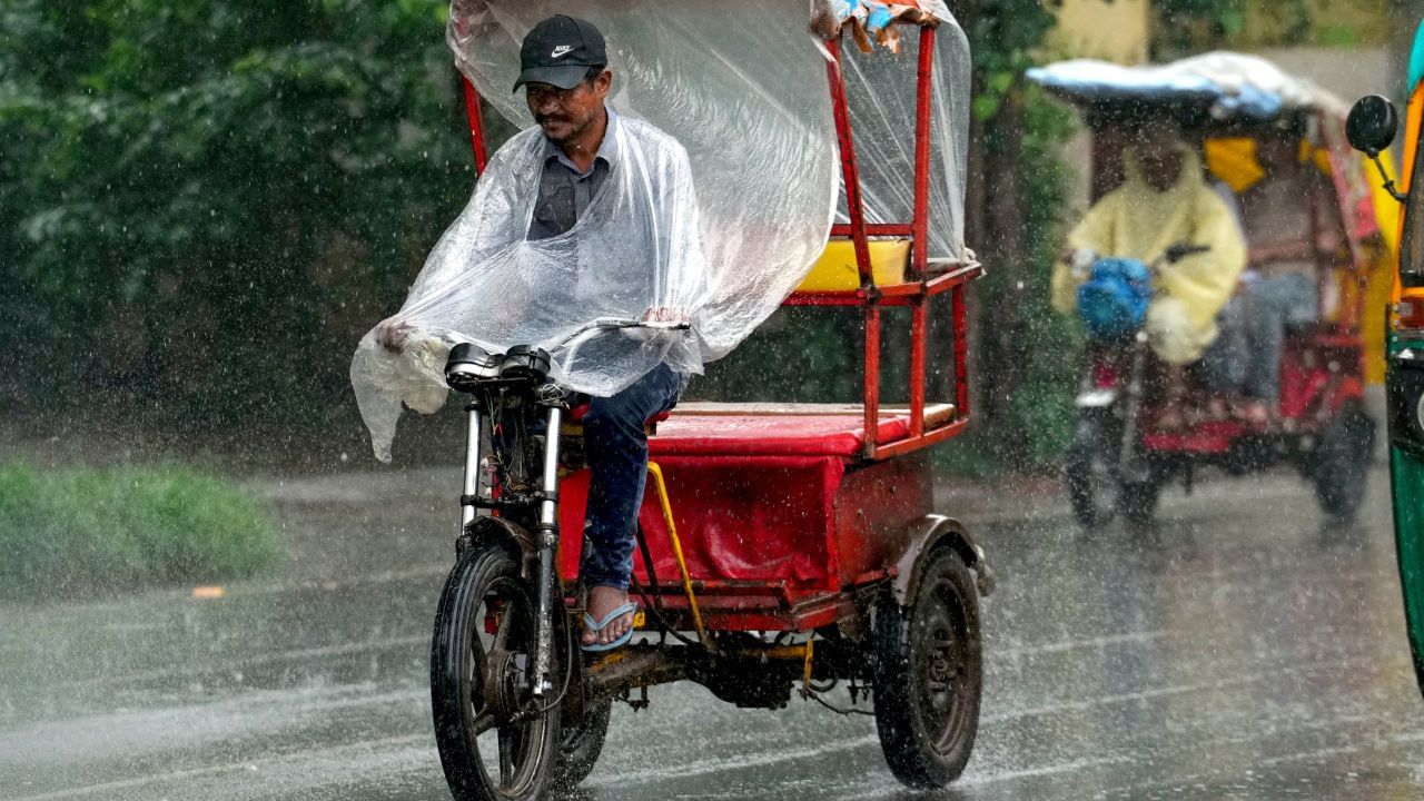 ഉയർന്ന മർദമുള്ള പ്രദേശങ്ങളിൽ നിന്ന് തണുത്തതും ഈർപ്പമുള്ളതുമായ വായു ഈ ന്യൂനമർദ മേഖലയിലേക്ക് ശക്തമായി ഒഴുകിയെത്തുന്നു.