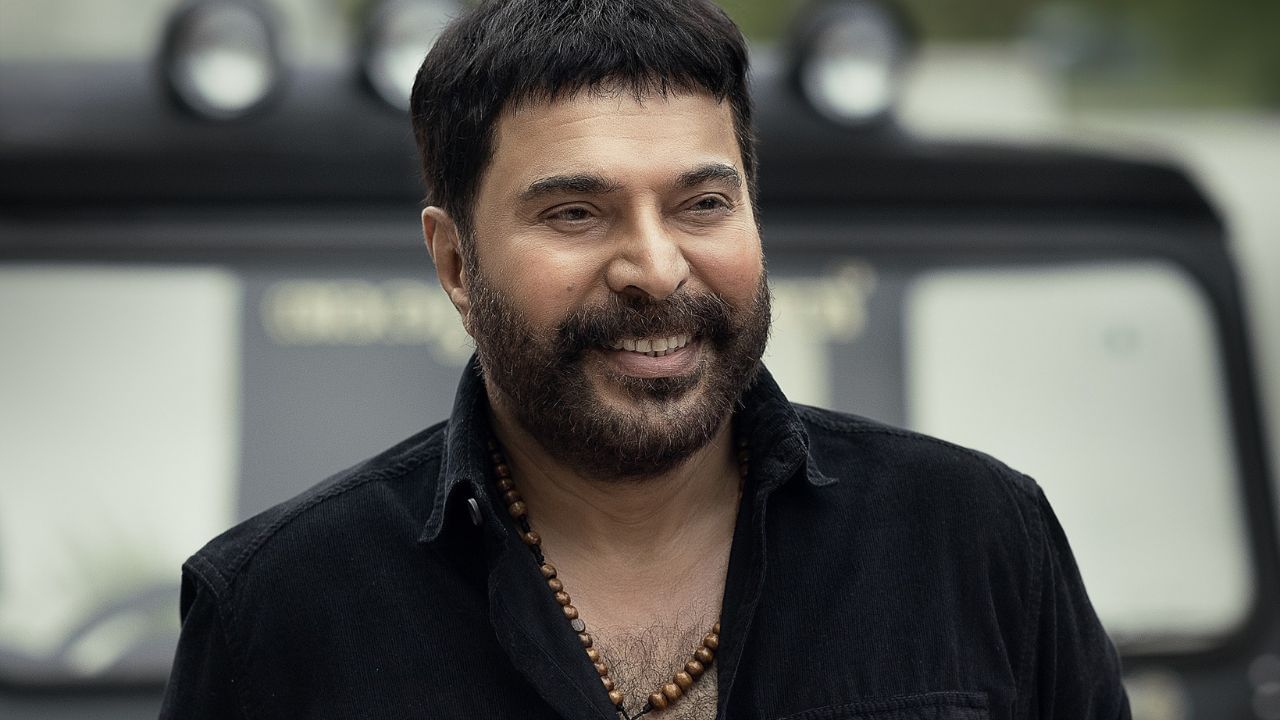 ഉച്ചഭക്ഷണത്തിന് ചോറിന് പകരം, ഓട്സ് കൊണ്ട് ഉണ്ടാക്കിയ പുട്ടാണ് അദ്ദേഹം കഴിക്കുന്നത്. ഇതിനൊപ്പം തേങ്ങ അരച്ച മീൻ കറിയും കൂട്ടുന്നു.