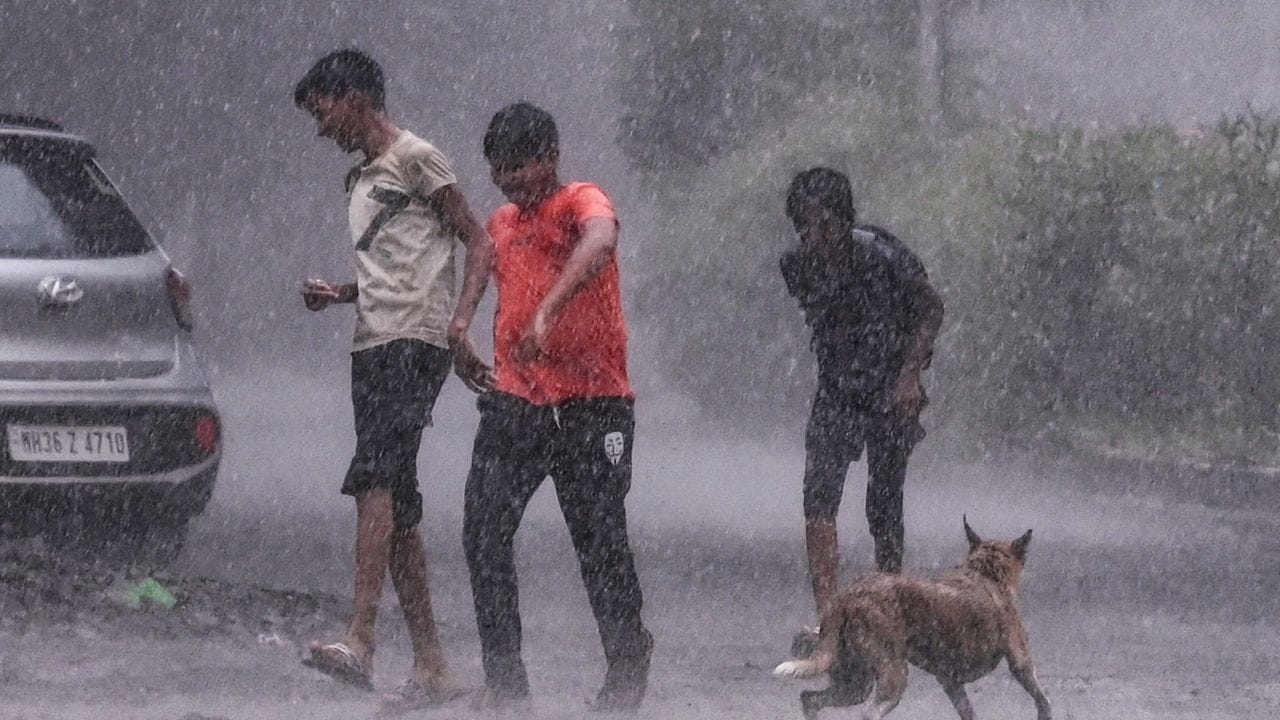 കിഴക്കൻ രാജസ്ഥാൻ പടിഞ്ഞാറൻ മധ്യപ്രദേശ്, തീരദേശ ആന്ധ്ര, യാനം, ഗംഗാതീര പശ്ചിമബംഗാൾ, തെലങ്കാന തുടങ്ങിയ പ്രദേശങ്ങളിൽ മൺസൂൺ അതിന്റെ ഉച്ചസ്ഥായിയിൽ ആണെന്ന് ഇന്ത്യൻ കാലാവസ്ഥ വകുപ്പ് അറിയിക്കുന്നു. 