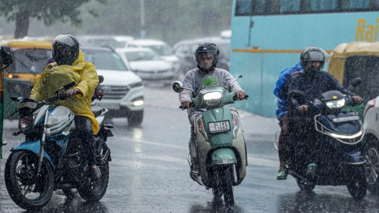 ഇവിടങ്ങളിൽ ഒറ്റപ്പെട്ട ശക്തമായ മഴയ്ക്കുള്ള സാധ്യതയാണ് പ്രവചിക്കപ്പെട്ടിരിക്കുന്നത്. 