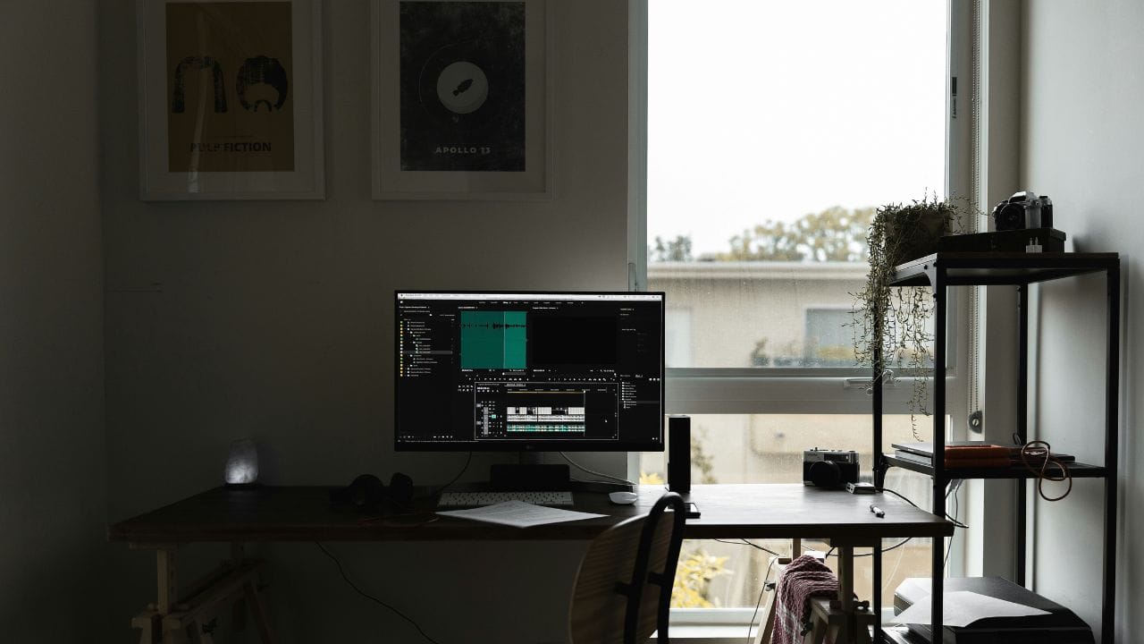 എസൻഷ്യൽ ഓയിലുകൾ ഉപയോഗിച്ച് ഒരു ഡിഫ്യൂസർ സ്ഥാപിക്കുന്നത് ശാന്തമായ ഒരു അന്തരീക്ഷം സൃഷ്ടിക്കും. ഇത് മാനസിക പിരിമുറുക്കം കുറയ്ക്കാൻ സഹായിക്കും.