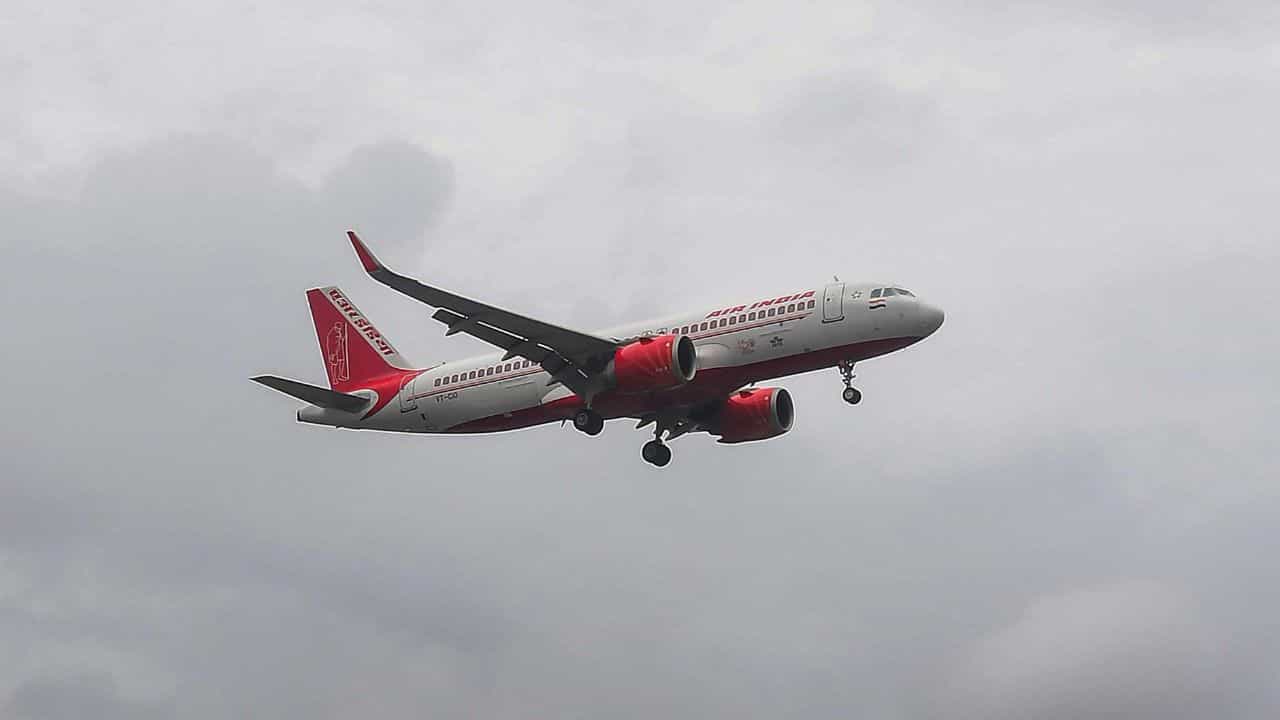 Air India Emergency Landing: കണ്ണൂരിൽ നിന്ന് പറന്നുയര്‍ന്ന എയര്‍ ഇന്ത്യ വിമാനത്തിൽ പക്ഷിയിടിച്ചു; വിമാനം തിരിച്ചിറക്കി