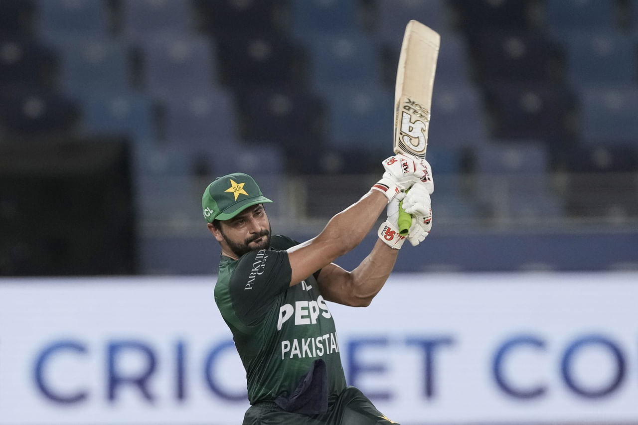 "ആളുകൾ അത് എങ്ങനെ എടുക്കുമെന്ന് അറിയില്ല. അതൊന്നും ഞാൻ കാര്യമാക്കുന്നില്ല. ആക്രമിച്ചുകളിക്കണമെന്ന ശൈലിയാണ് നമുക്കുള്ളത്. ഇന്ത്യക്കെതിരെ മാത്രം ആക്രമിച്ച് കളിക്കണമെന്നല്ല. എല്ലാ ടീമുകൾക്കെതിരെയും ആക്രമിച്ച് കളിക്കണം."- വാർത്താസമ്മേളത്തിൽ പാക് താരം തുടർന്നു.