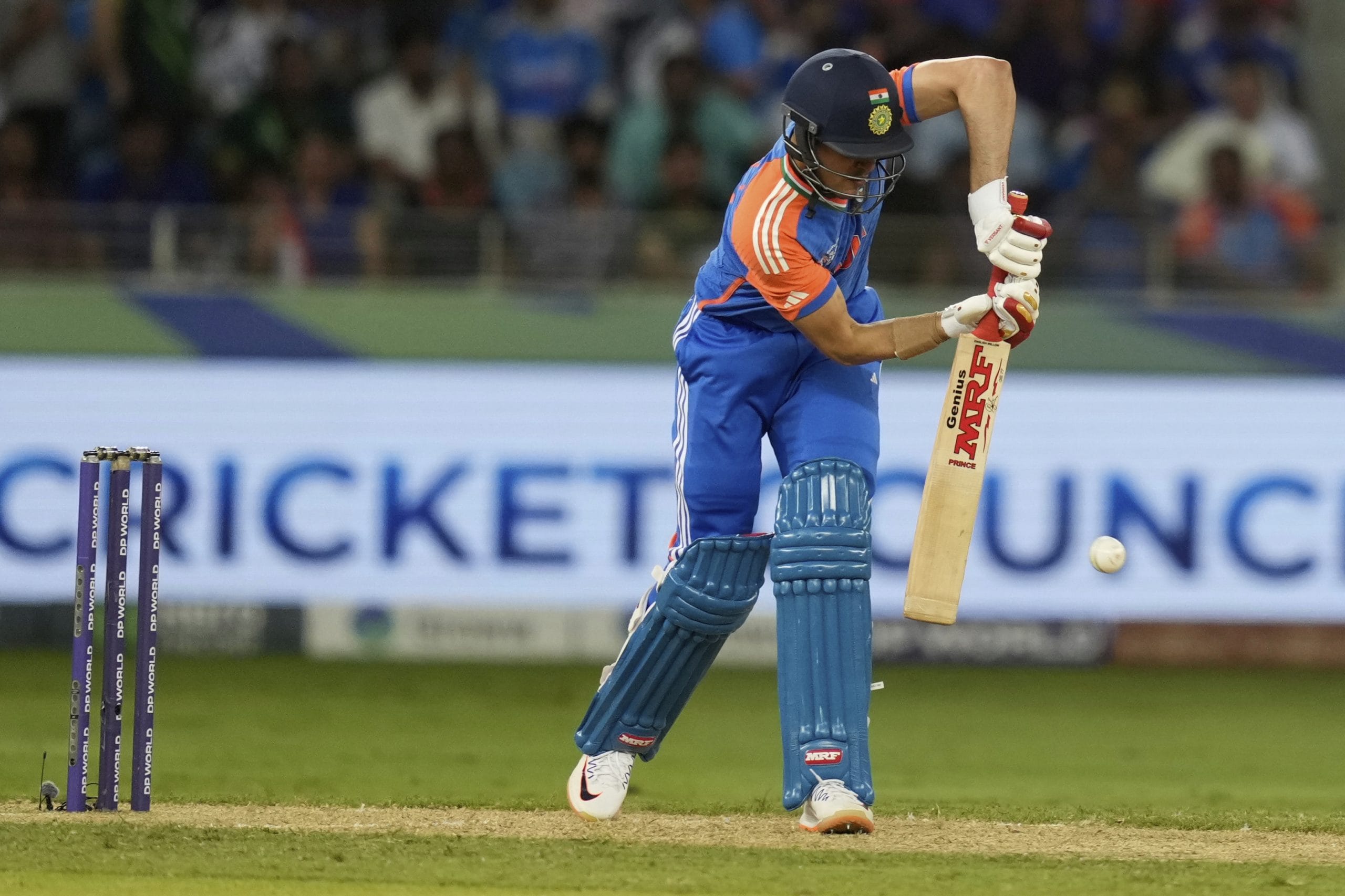 ഇന്ത്യയുടെ അതിവേഗ ടി20 ടെംപ്ലേറ്റിനോട് ചേർന്ന് നിൽക്കാനാവുമോ എന്ന് സംശയമാണെങ്കിലും ഇത്തരം പിച്ചുകളിൽ ശുഭ്മൻ ഗിൽ തിളങ്ങുമെന്നത് ഉറപ്പാണ്. ടെക്നിക്കലി സഞ്ജുവിനെക്കാൾ മികച്ച താരമാണ് ഗിൽ. അതുകൊണ്ട് തന്നെ സഞ്ജു അഞ്ചാം നമ്പറിൽ തന്നെ തുടരും. 
