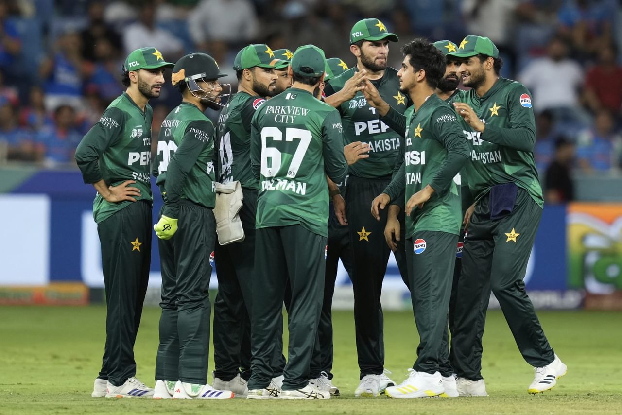 ഇതോടെയാണ് പാകിസ്താൻ ഏഷ്യാ കപ്പ് ബഹിഷ്കരിക്കുമെന്ന് ഭീഷണി മുഴക്കിയത്. എന്നാൽ, ഐസിസി നടപടി താങ്ങാനാവില്ലെന്ന കണക്കുകൂട്ടലിനെ തുടർന്ന് ബഹിഷ്കരണത്തിൽ നിന്ന് പാകിസ്താൻ ക്രിക്കറ്റ് ബോർഡ് പിന്മാറിയെന്ന് റിപ്പോർട്ടുകൾ സൂചിപ്പിക്കുന്നു.