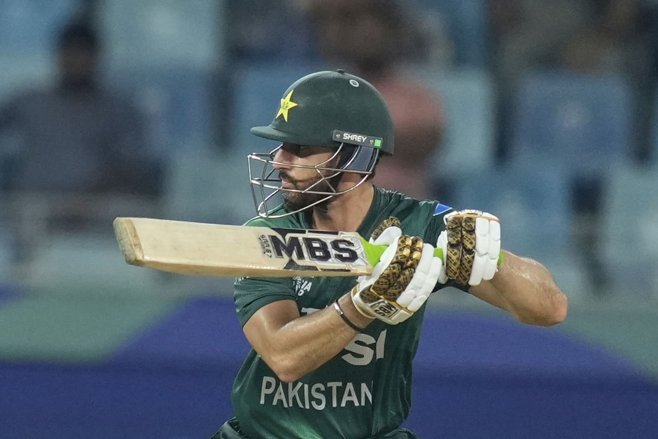 "ഇന്ത്യക്കും പാകിസ്താനും സമ്മർദ്ദമുണ്ട്. സമ്മർദ്ദമില്ലെന്ന് പറഞ്ഞാൽ അത് കള്ളമായിപ്പോകും. ഇന്ത്യയെക്കാൾ തെറ്റുകൾ ഞങ്ങൾ ചെയ്തിട്ടുണ്ട്. അതുകൊണ്ടാണ് ഞങ്ങൾ കളികൾ ജയിക്കാതിരുന്നത്. കളിയിൽ തെറ്റുകൾ കുറവ് ചെയ്യുന്നവരാവും വിജയിക്കുക."- സൽമാൻ തുടർന്നു.