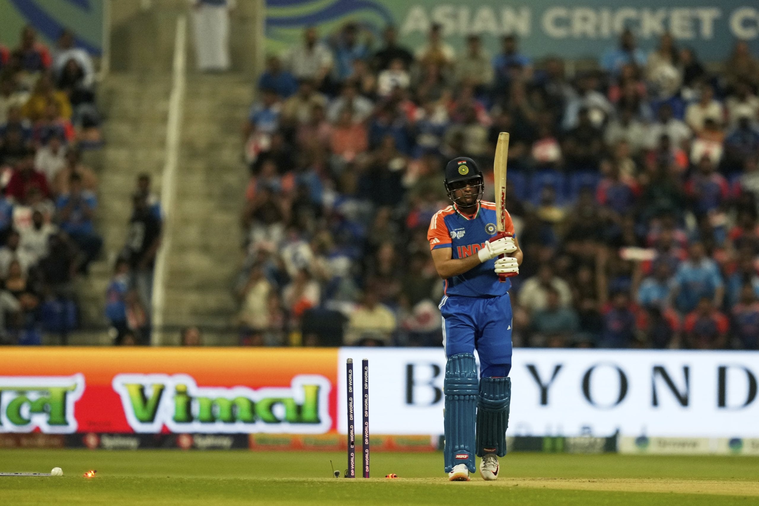 ഗ്രൂപ്പ് മത്സരങ്ങളിൽ മോശം പ്രകടനം നടത്തിയ വൈസ് ക്യാപ്റ്റൻ ശുഭ്മൻ ഗിൽ ടീമിലെ സ്ഥാനം നിലനിർത്തും. കഴിഞ്ഞ കളിയിലേത് പോലെ സഞ്ജു മൂന്നാം നമ്പറിൽ കളിക്കാൻ ഇന്ന് സാധ്യതയില്ല. സൂര്യകുമാർ യാദവ് തന്നെ മൂന്നാം നമ്പറിൽ കളിക്കുമ്പോൾ സഞ്ജു അഞ്ചാം നമ്പറിലാവും. 
