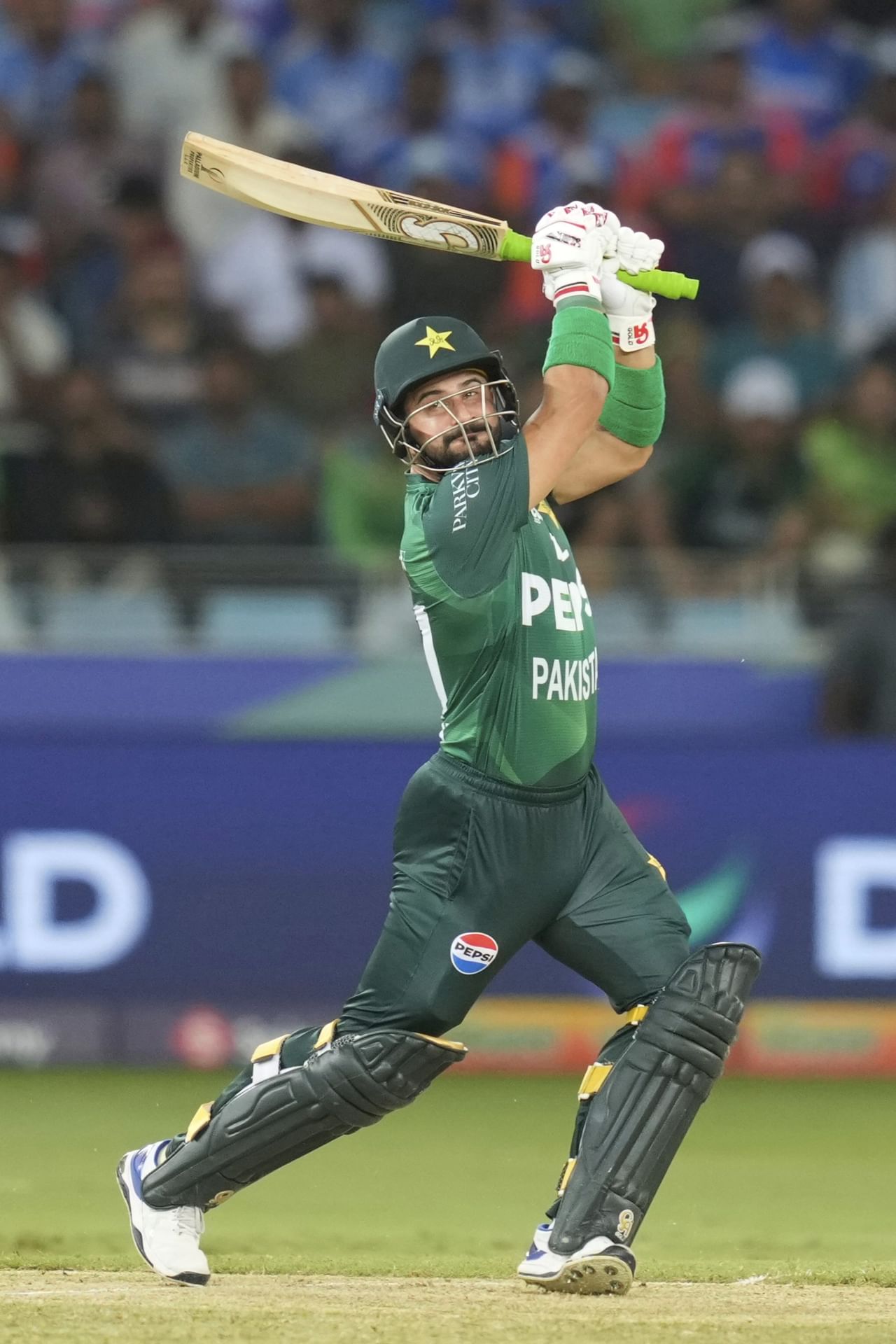 "സിക്സിനെപ്പറ്റി പറഞ്ഞാൽ, ഭാവിയിൽ നിങ്ങൾ അത് കൂടുതൽ കാണും. ആ ആഘോഷം ആ സമയത്ത് വന്നതാണ്. ഫിഫ്റ്റി അടിച്ചാൽ ഞാൻ ഒരുപാട് ആഘോഷമൊന്നും നടത്താറില്ല. പെട്ടെന്നാണ് ഇങ്ങനെ ഒരു ആഘോഷം നടത്തിയാലോ എന്ന് തോന്നിയത്."- ഫർഹാൻ പ്രതികരിച്ചു.