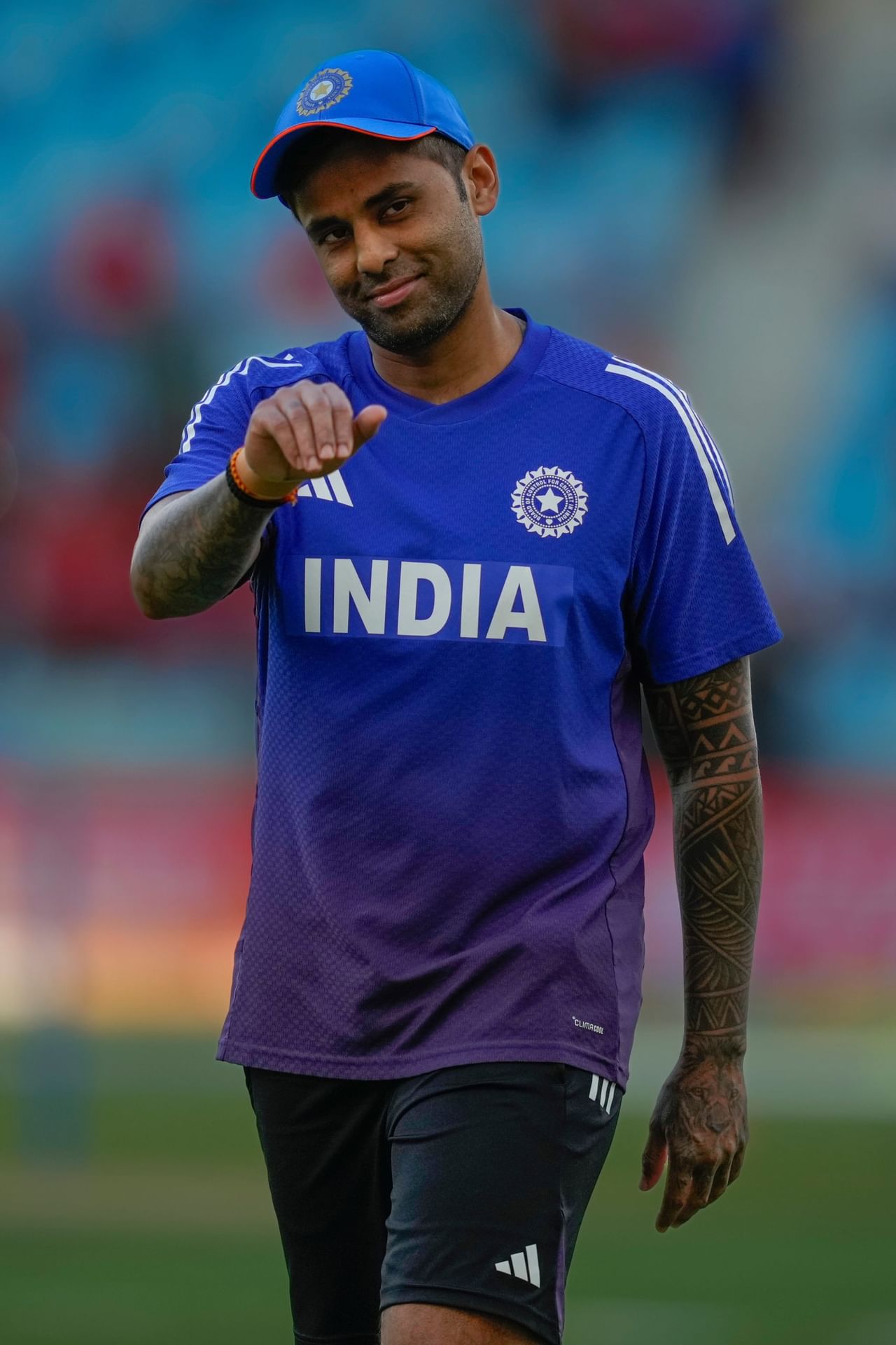 സൂര്യകുമാർ യാദവിൻ്റെ പഹൽഗാം പരാമർശത്തിന് പിഴയിട്ട് ഐസിസി. ഐസിസിയുടെ നടപടിക്കെതിരെ ഇന്ത്യ അപ്പീൽ നൽകിയെന്നാണ് റിപ്പോർട്ട്. ഗ്രൂപ്പ് ഘട്ടത്തിൽ പാകിസ്താനെതിരായ വിജയത്തിന് ശേഷമാണ് സൂര്യകുമാർ യാദവ് പഹൽഗാം പരാമർശം നടത്തിയത്. (Image Credits- PTI)