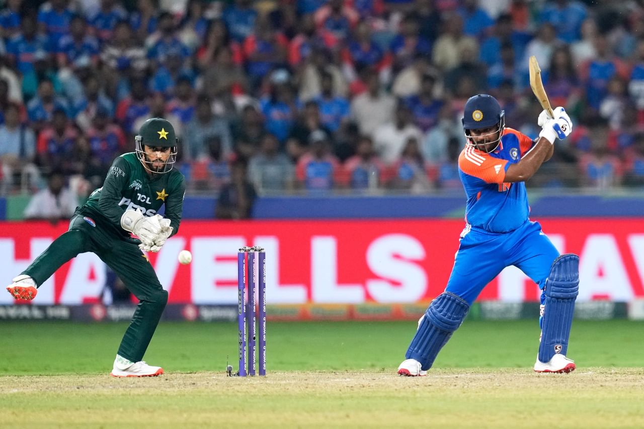 അവസാന ഓവറിലേക്ക് നീണ്ട ആവേശകരമായ മത്സരത്തിലാണ് ഇന്ത്യയുടെ വിജയം. ആദ്യം ബാറ്റ് ചെയ്ത പാകിസ്താൻ 146 റൺസിന് ഓൾ ഔട്ടായി. 113-1 എന്ന നിലയിൽ നിന്നാണ് പാകിസ്താൻ 149 റൺസിന് ഓൾ ഔട്ടായത്. കുൽദീപ് യാദവ് നാല് വിക്കറ്റ് വീഴ്ത്തി.