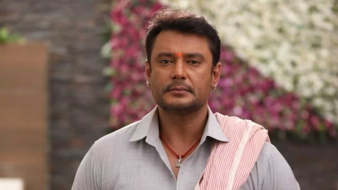 Actor Darshan: കയ്യിൽ പൂപ്പൽ, മുഷിഞ്ഞ വസ്ത്രങ്ങൾ, ജയിൽ ജീവിതം ദുസ്സഹം; വിഷം തന്ന് കൊലപ്പെടുത്തണമെന്ന് നടൻ ദർശൻ്റെ അപേക്ഷ Actor Darshan: കയ്യിൽ പൂപ്പൽ, മുഷിഞ്ഞ വസ്ത്രങ്ങൾ, ജയിൽ ജീവിതം ദുസ്സഹം; വിഷം തന്ന് കൊലപ്പെടുത്തണമെന്ന് നടൻ ദർശൻ്റെ അപേക്ഷ