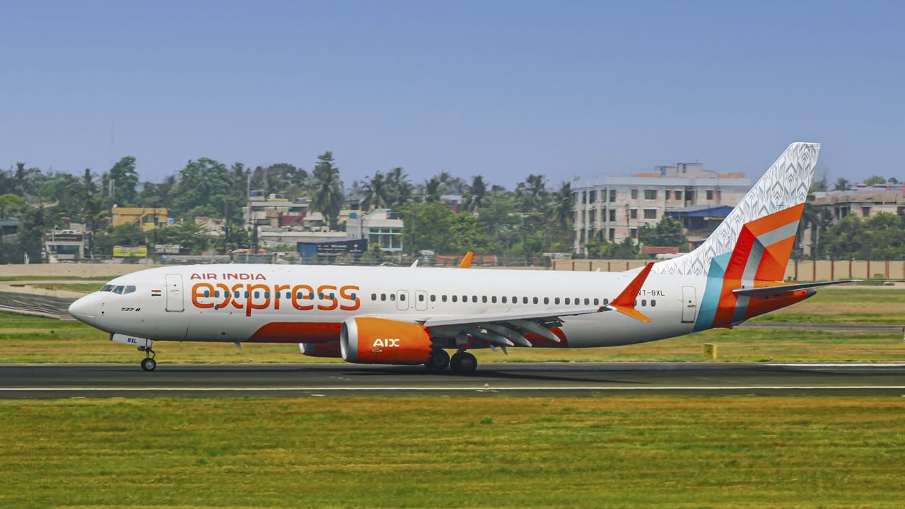 Air India Express: കോക്ക്പിറ്റിലേക്ക് കയറാന്‍ ശ്രമിച്ച് യാത്രക്കാരന്‍, എയര്‍ ഇന്ത്യ എക്‌സ്പ്രസിനുള്ളില്‍ അസാധാരണ സംഭവങ്ങള്‍