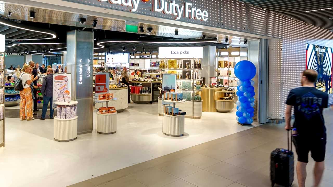 Thiruvananthapuram Airport: മറ്റ് യാത്രക്കാരുടെ പാസ്പോർട്ട് ഉപയോഗിച്ച് വിമാനത്താവളത്തിലെ ഡ്യൂട്ടി ഫ്രീ ഷോപ്പിൽ നിന്ന് മദ്യം വാങ്ങുന്ന സംഘം സജീവം; അന്വേഷണവുമായി കസ്റ്റംസ്