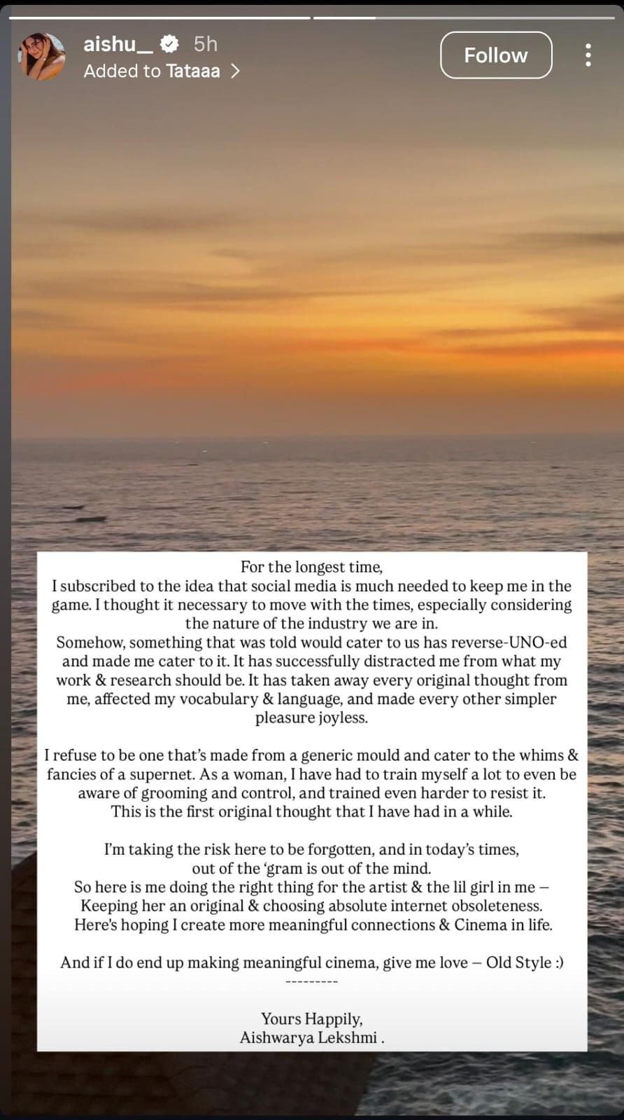 ഒരു കലാകാരി എന്ന നിലയിലാണ് സോഷ്യൽ മീഡിയയിൽ  പ്രൊഫൈലുകൾ ഉണ്ടാക്കിയതെന്നും പക്ഷേ അതേ സംഗതി തന്നെ നിയന്ത്രിക്കുന്ന ഒന്നായി മാറിയെന്നുമാണ് നടി പറയുന്നത്.ജോലി ചെയ്യുന്ന ഇൻഡസ്ട്രിയുടെ സ്വഭാവം അനുസരിച്ച്, കാലത്തിനനുസരിച്ച് മാറേണ്ടത് അത്യാവശ്യമാണെന്ന്  താൻ കരുതി.