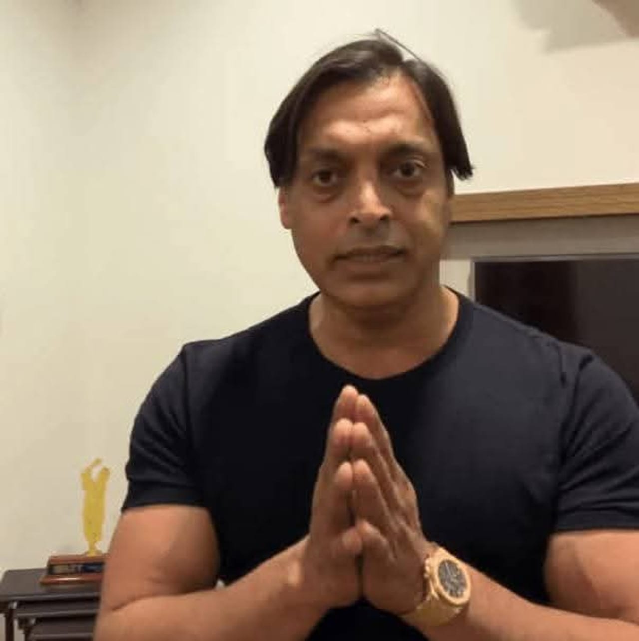 പാകിസ്താൻ പരിശീലകൻ മൈക്ക് ഹെസനെതിരെ ആഞ്ഞടിച്ച് പാകിസ്താൻ മുൻ താരം ഷൊഐബ് അക്തർ. ഹെസൻ്റേത് വിവേകമില്ലാത്ത പരിശീലനമാണെന്ന് അക്തർ പറഞ്ഞു. ഏഷ്യാ കപ്പ് കലാശപ്പോരിൽ ഇന്ത്യക്കെതിരെ അഞ്ച് വിക്കറ്റിനാണ് പാകിസ്താൻ പരാജയപ്പെട്ടത്. (Image Courtesy- Social Media)