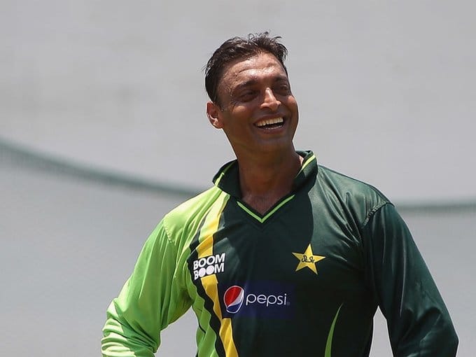 "ക്യാപ്റ്റൻസി ചോദ്യം ചെയ്യപ്പെടേണ്ടതാണ്. സ്പിന്നർമാരെ നേരിടാൻ ബാറ്റർമാർ ബുദ്ധിമുട്ടുമ്പോൾ വരുത്തിയ ബൗളിംഗ് ചേഞ്ചുകൾ. ഹാരിസ് റൗഫിനെ കൊണ്ടുവരേണ്ട ഒരാവശ്യവുമില്ലായിരുന്നു. ഒരു ഓവറിൽ 17 റൺസാണ് വഴങ്ങിയത്. ആ ഓവറിൻ്റെ ആവശ്യമില്ലായിരുന്നു."- അക്തർ പറഞ്ഞു.