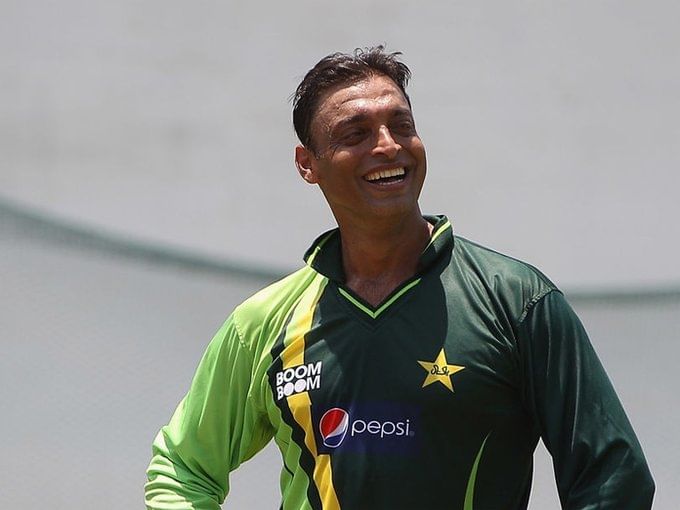 "ക്യാപ്റ്റൻസി ചോദ്യം ചെയ്യപ്പെടേണ്ടതാണ്. സ്പിന്നർമാരെ നേരിടാൻ ബാറ്റർമാർ ബുദ്ധിമുട്ടുമ്പോൾ വരുത്തിയ ബൗളിംഗ് ചേഞ്ചുകൾ. ഹാരിസ് റൗഫിനെ കൊണ്ടുവരേണ്ട ഒരാവശ്യവുമില്ലായിരുന്നു. ഒരു ഓവറിൽ 17 റൺസാണ് വഴങ്ങിയത്. ആ ഓവറിൻ്റെ ആവശ്യമില്ലായിരുന്നു."- അക്തർ പറഞ്ഞു.