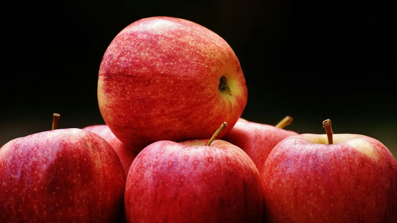 ഈ ആസിഡും പല്ലിന്റെ ഇനാമലിനെ നശിപ്പിക്കുന്നു. അതിനാൽ, അമിതമായി ആപ്പിൾ ജ്യൂസ് കുടിക്കുന്നവരിൽ ദന്ത രോഗങ്ങൾ പിടിപെടാനുള്ള സാധ്യതയും കൂടുതലാണ്. (Image Credits: Pexels)