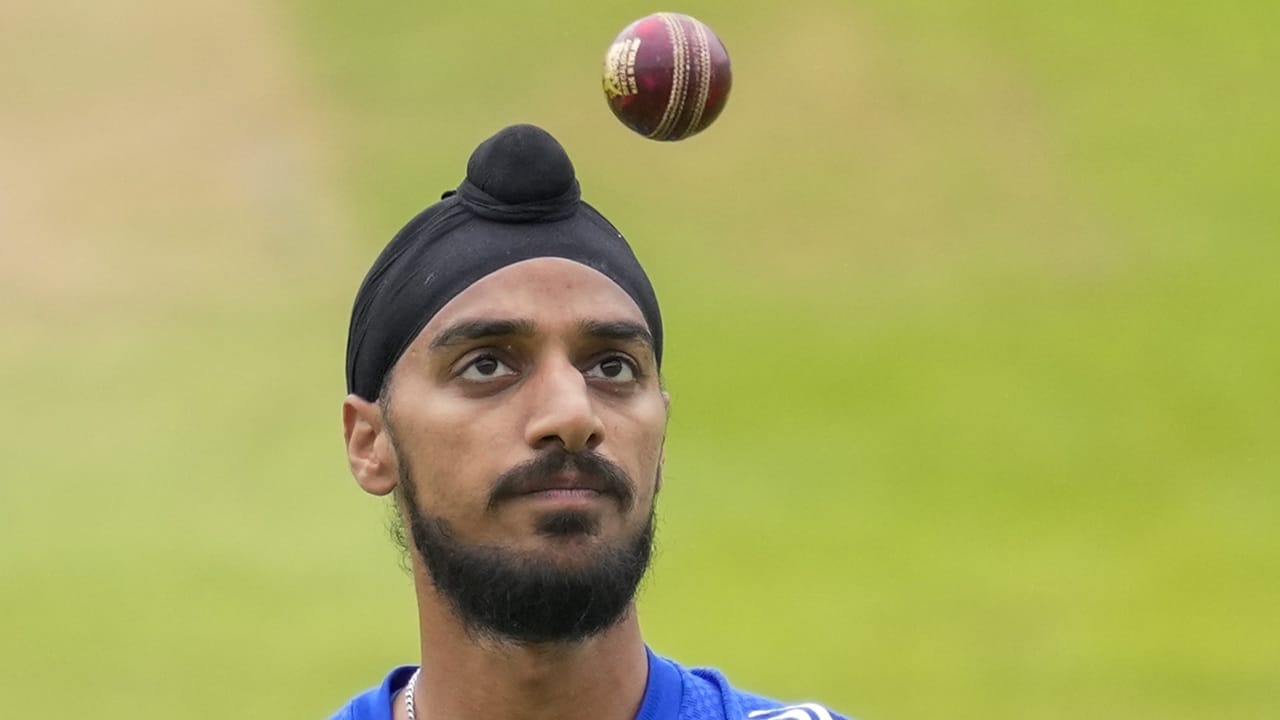 ജസ്പ്രീത് ബുംറയ്ക്ക് പകരം അര്‍ഷ്ദീപ് സിങ് ഒമാനെതിരെ കളിച്ചേക്കും. ബുംറയ്ക്ക് വിശ്രമം അനുവദിക്കാനാണ് സാധ്യത (Image Credits: PTI)